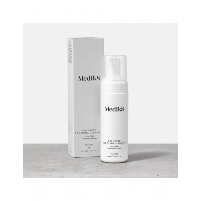 Пінка для очищення чутливої шкіри Medik8 Calmwise Soothing Cleanser 150mL